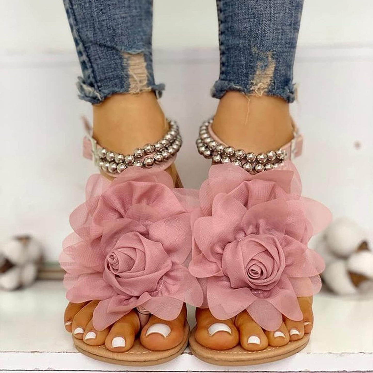 Ankle Strap Sandals for Women Fashion Flower Studded Metal Buckle Thong Flat Sandals Summer Casual Outdoor Shoes